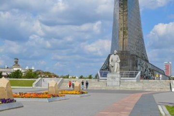 Санкт-Петербург: Горы хлеба и бездна могущества