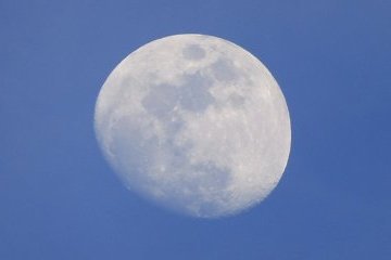 Мир: Лунные гонки