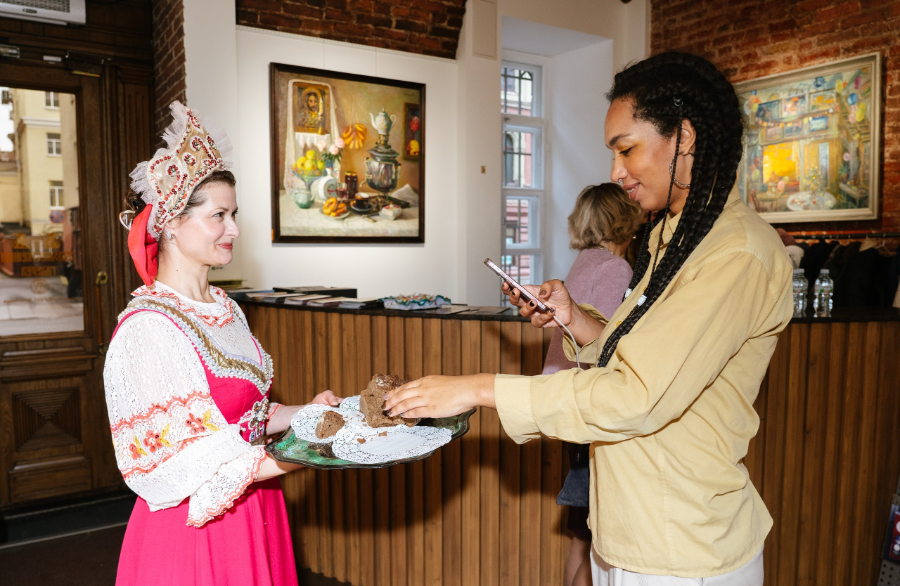 ТИХАЯ ЖИЗНЬ ВЕЩЕЙ: натюрморты и матрёшки встретились в одном пространстве Петербурга